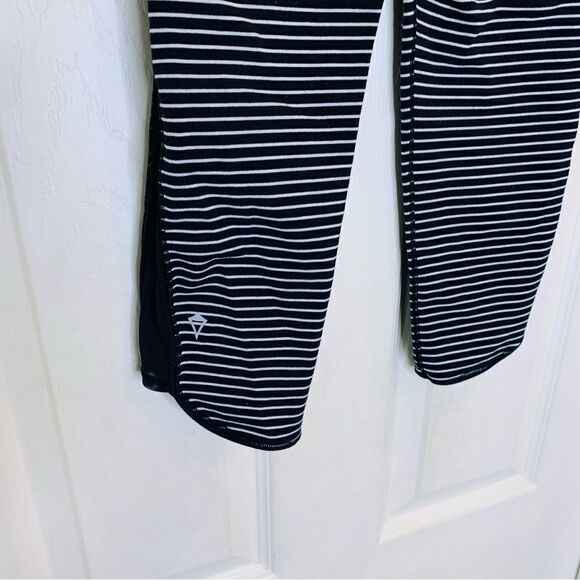 Ivivva Black and White Stripe Mesh Leggings Size 10 - Picture 8 of 11